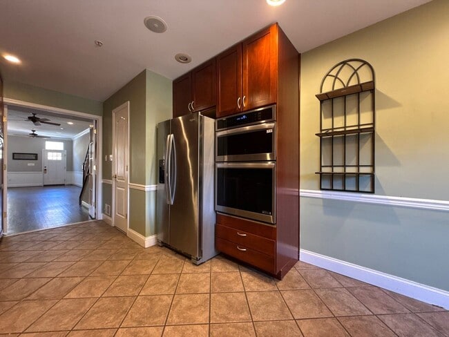 Building Photo - Spacious 4 Bedroom House In Baltimore City