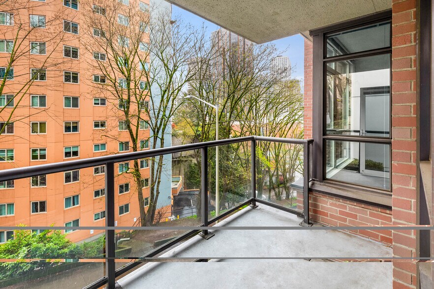 Building Photo - 1420 Terry Ave