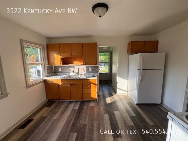 Building Photo - 3922 Kentucky Ave NW