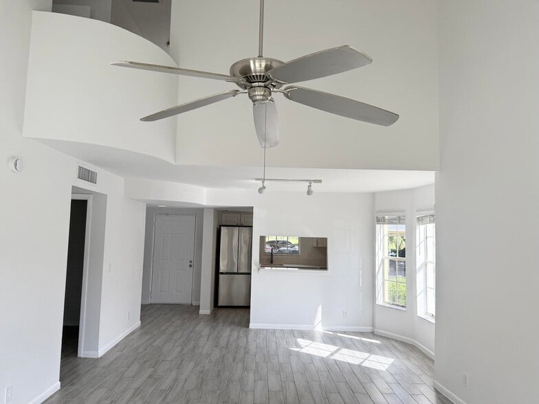 Building Photo - 6307 La Costa Dr