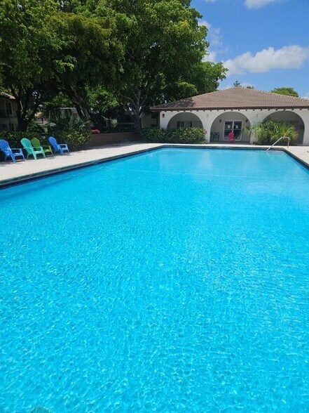 Primary Photo - 2800 Riverside Dr