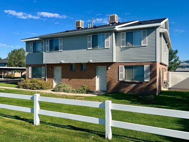 Building Photo - Cozy 3B/1 Bath Condo in West Valley Available Soon!