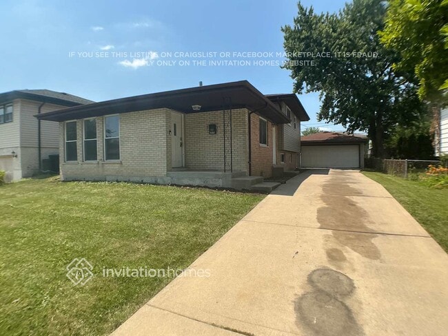 Building Photo - 16460 Roy St