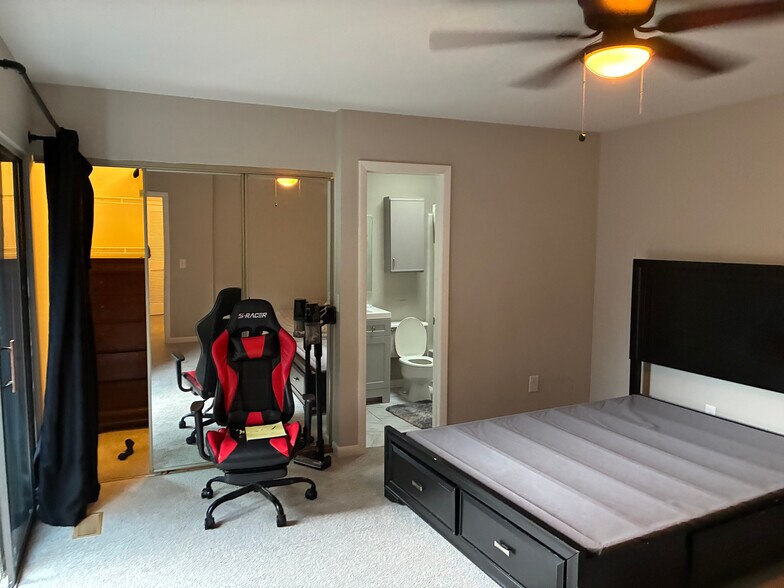 Building Photo - Room in Condo on Finley Forest Dr
