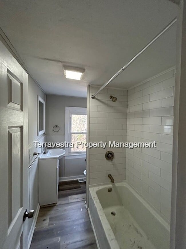 Building Photo - Renovated Millville 4 Bed in Millville. Eligible for $500 Security Deposit.