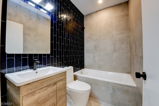 Building Photo - 477 S 20th St