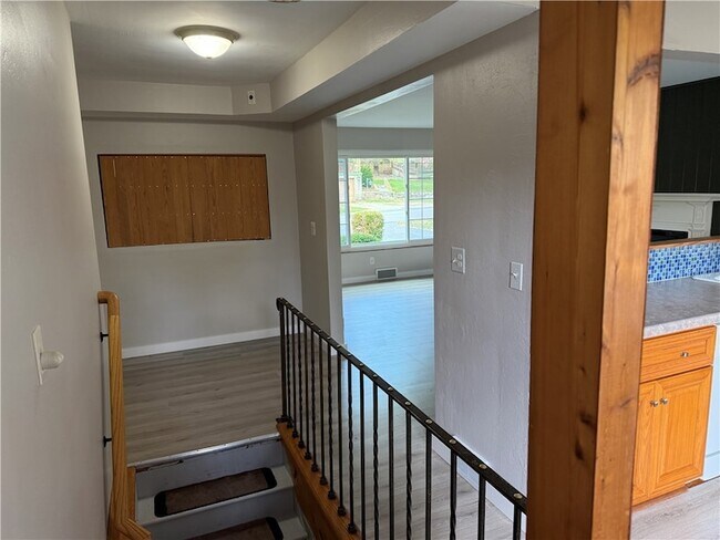 Building Photo - 300 Taylor St