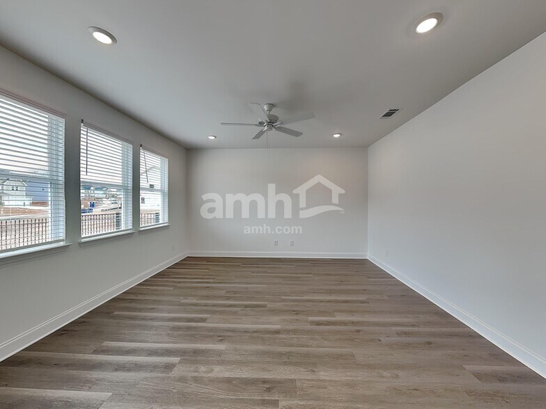 Building Photo - 347 Hickory Pointe Rd