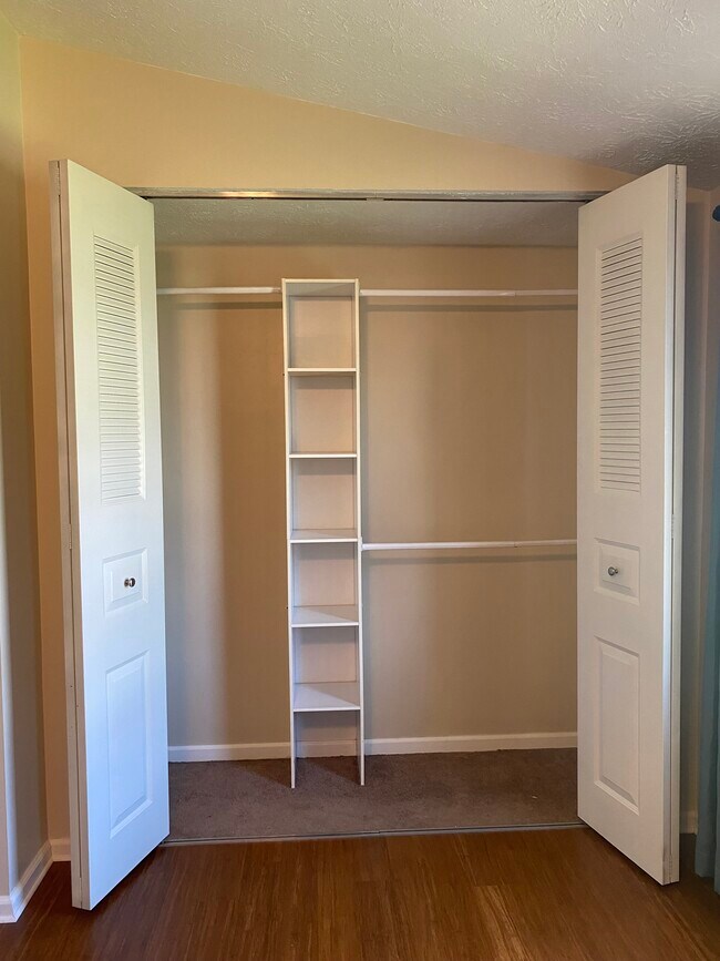 Master Closet w/ Organizer - 2519 Hawthorne Dr