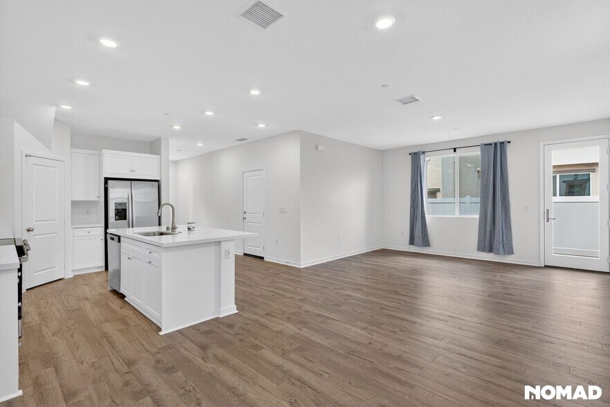 Building Photo - 26648 Jonquil Ave