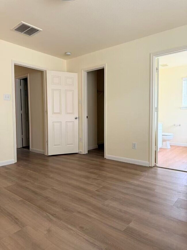 Building Photo - 8006 Singing Sonnet Ln