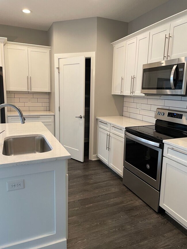 Building Photo - Beautiful newer home in West Des Moines - Waukee School Dist!