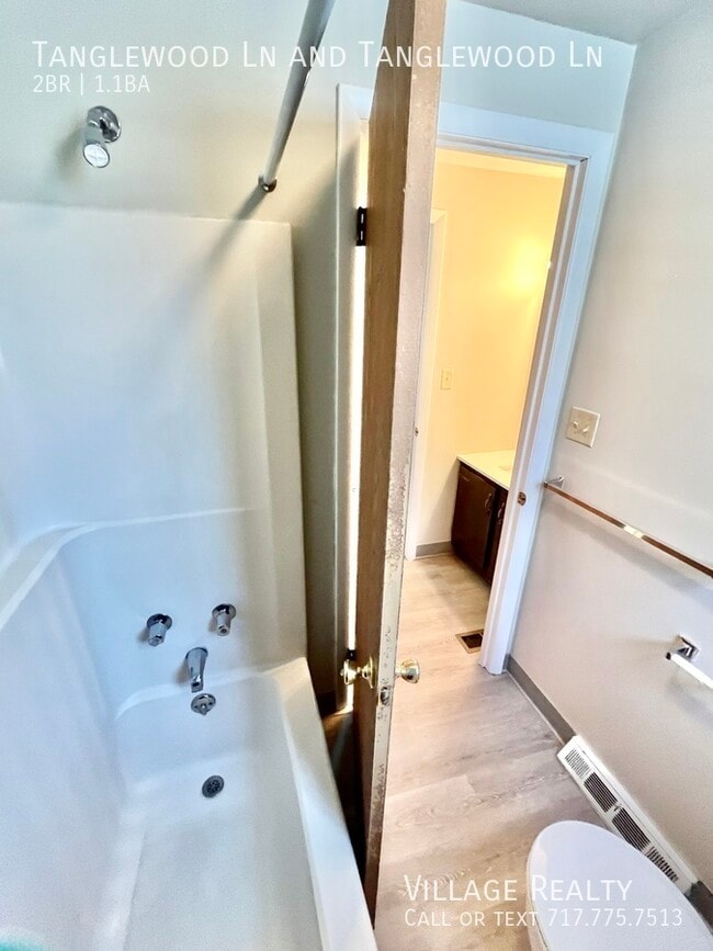 Building Photo - 442 Tanglewood Ln