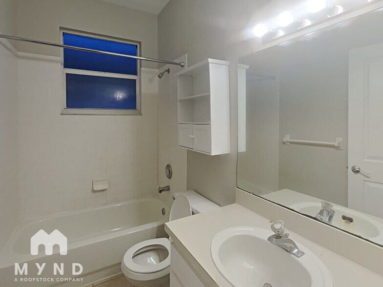 Building Photo - 1328 Maximilian Dr