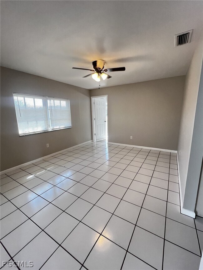 Building Photo - 609 SE 23rd Pl