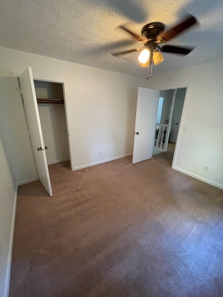 Building Photo - 3230 Meadowlark Ln NW