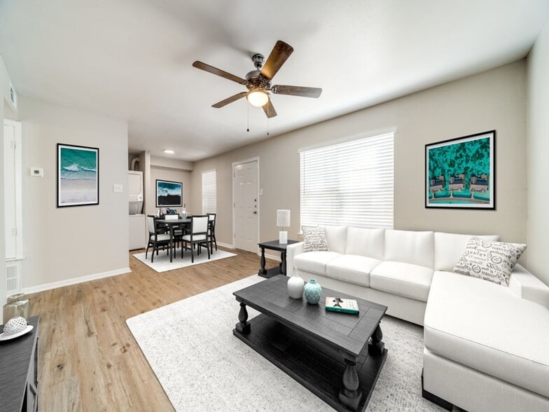 Primary Photo - The Oaks Apartments At Medical Center