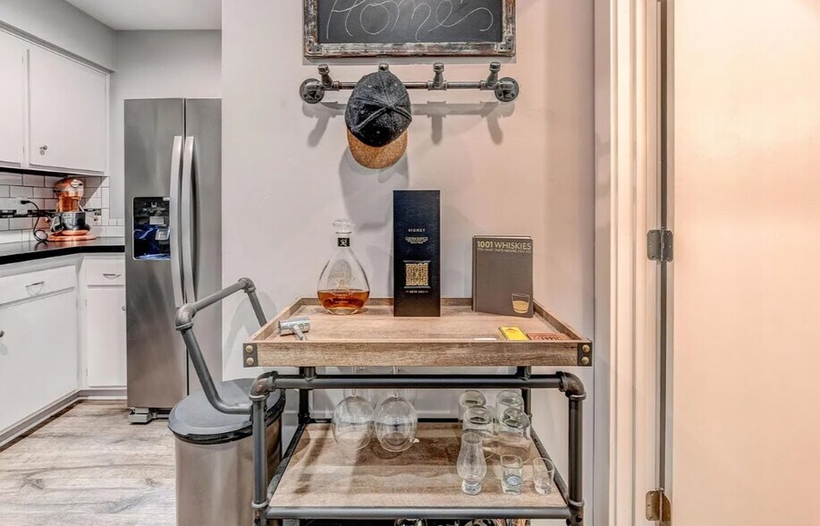 Building Photo - 8027 Caminito de Pizza