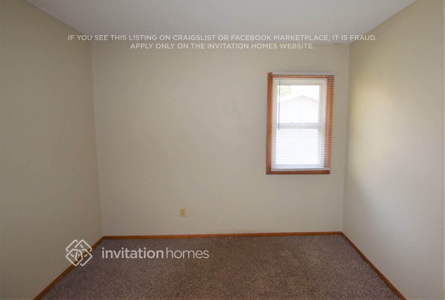 Building Photo - 10440 Thrush St NW