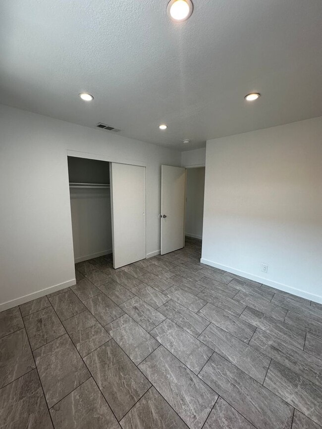 Building Photo - 301 N Tustin Ave