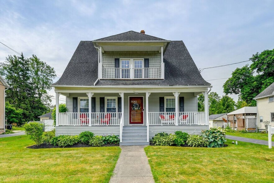 Primary Photo - 31 Maple Ave