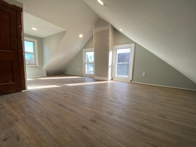 Building Photo - 83 Park Ave