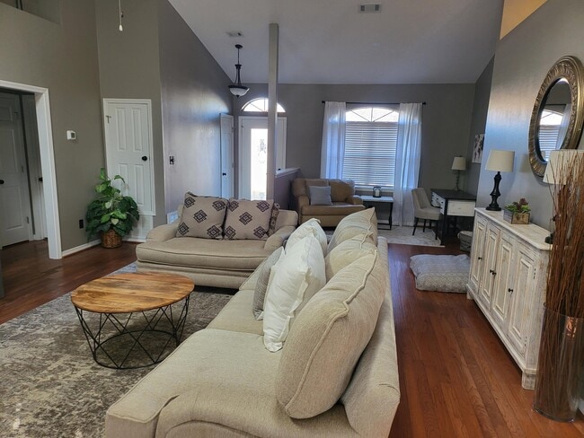 Building Photo - 9331 Vandivere Dr