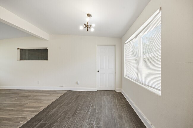 Building Photo - 4294 Katanga Dr N