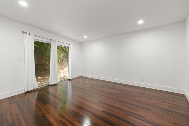 Building Photo - 2-Bedroom Condo in Westwood – Available Now!