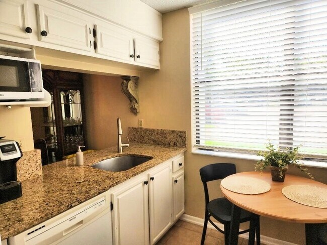 Bright Kitchen - 825 Egret Cir