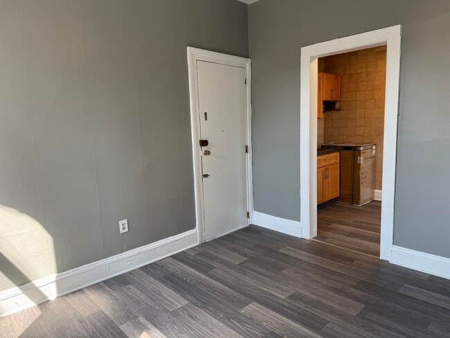 Building Photo - 132 43rd St