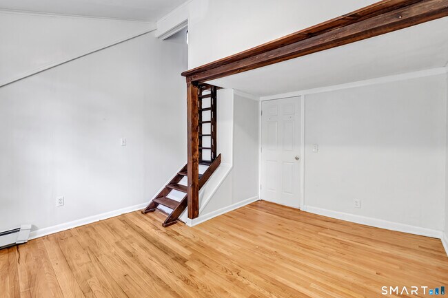 Building Photo - 7 Richards Ln