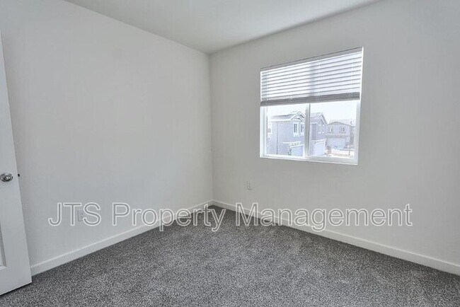 Building Photo - 2104 Shady Tree Cir