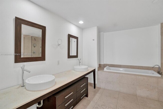 Building Photo - 465 Brickell Ave