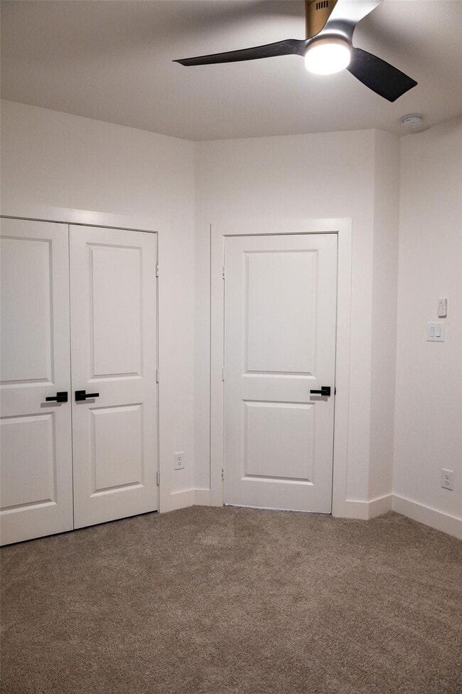 Building Photo - 8805 Parkway Dr