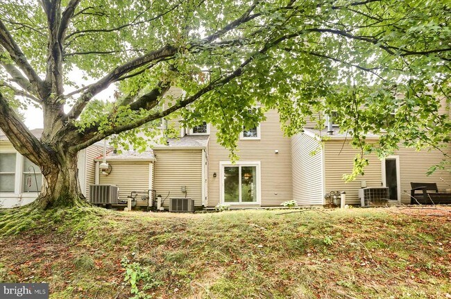 Building Photo - 802 Cambridge Ct