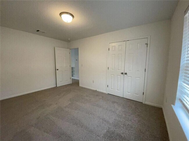 Building Photo - 157 Munk Ln
