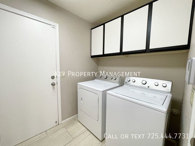 Building Photo - REMODELED 2 BEDROOM 2 BATH TOWNHOME ON THE...