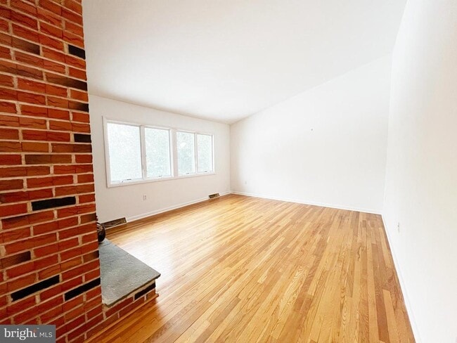 Building Photo - 450 Linden Ave