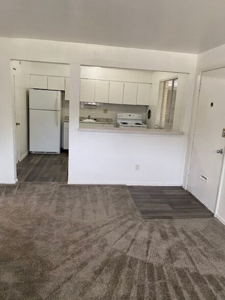 Building Photo - 7121-7159 Lexington Ave