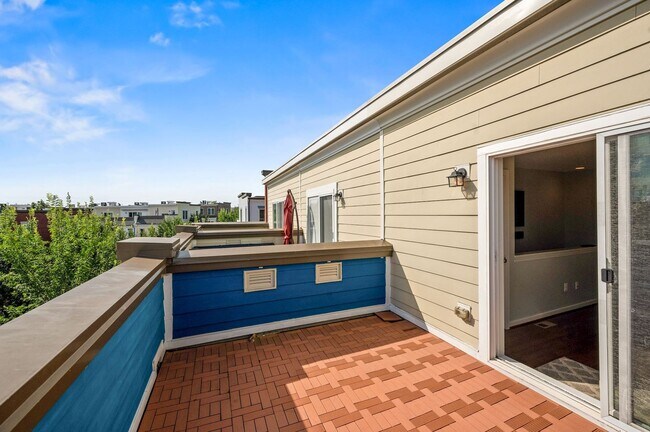 Building Photo - 3 bedroom 2.5 bathroom TownHome // Brookland//Garage Parking & Rooftop Deck