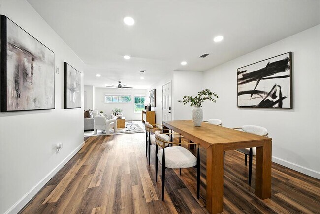 Building Photo - 1610 Antoine Dr