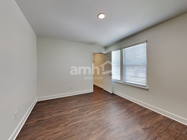 Building Photo - 1067 Tan Tara Trl