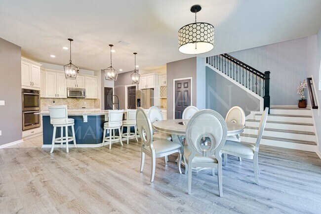 Building Photo - Spacious 4 Bedroom Home with Loft – Prime ...