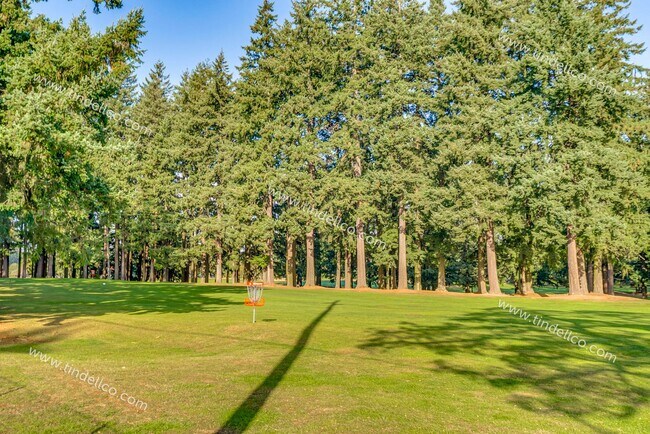 Building Photo - $500 OFF 2ND MONTH RENT** Spacious Pet-Friendly Top-Floor Unit w/ Parking Included!