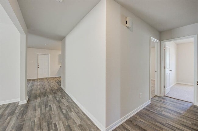 Building Photo - 10042 Cerritos dr