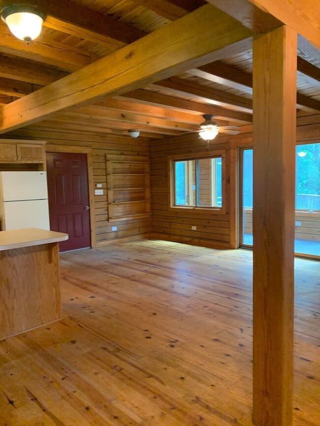 Building Photo - 504 Stuart Williams Rd