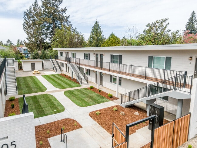 Building Photo - Eastport Manor Apartments