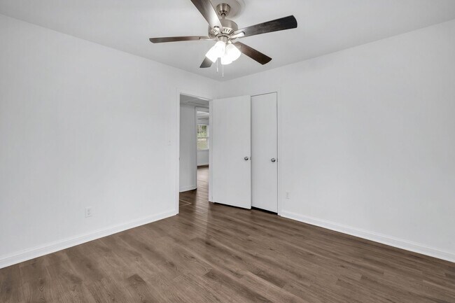Building Photo - 242 S Lipona Rd