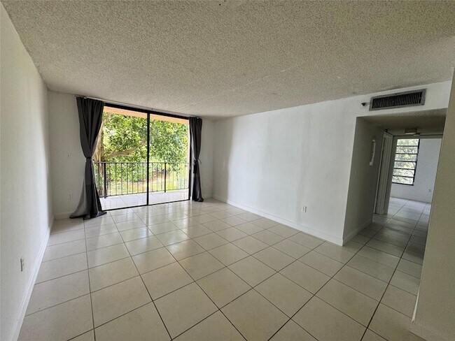 Building Photo - 9688 Fontainebleau Blvd